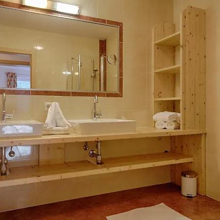 Apartment With A Sauna In Fuegen Near The Ski Area
